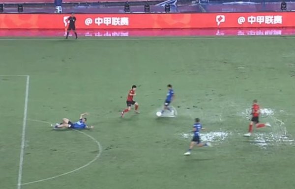 10倍杠杆平台 水球大战漏判越位！足协评议：南通球员倒地后越位触球，进球无效