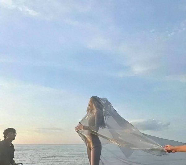 证券配资服务网 舒淇海滩生图引热议！47岁身材似少女，网友：这状态绝了